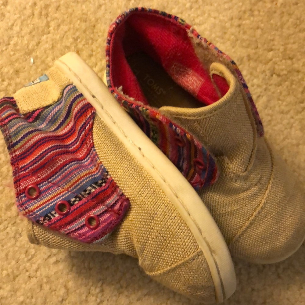 Tom’s toddler shoes Size 8